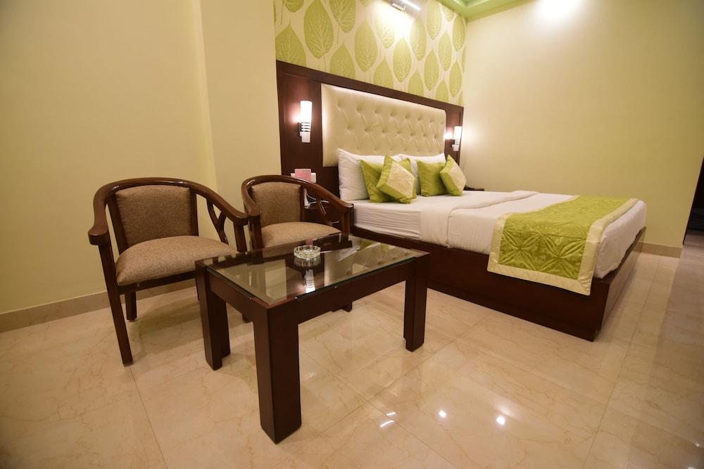 Hotel Varanasi Inn Exterior photo