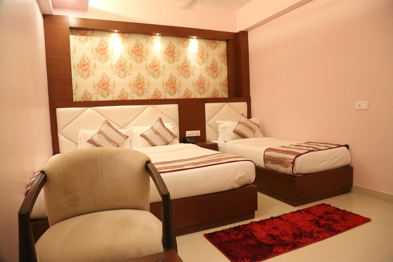 Hotel Varanasi Inn Exterior photo